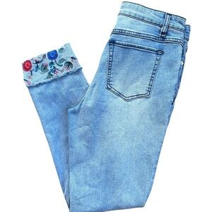 Tribal Jeans Floral Embroidered Cuff Skinny Jeans women’s 6